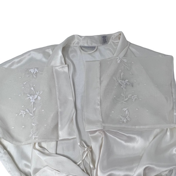 Valerie Stevens White Satin Kimono Sleeves Short Robe Size S Lace Trim Silky - Picture 12 of 14